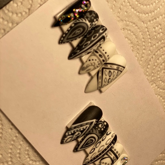 Bandanna Print Press on Nails - Picture 5 of 6